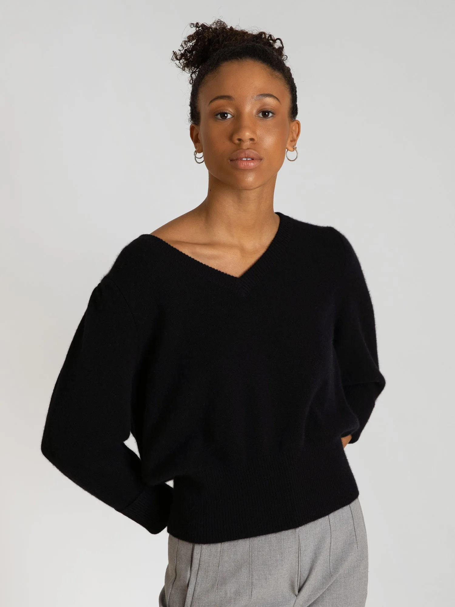 Cashmere sweater  "Swan" - black