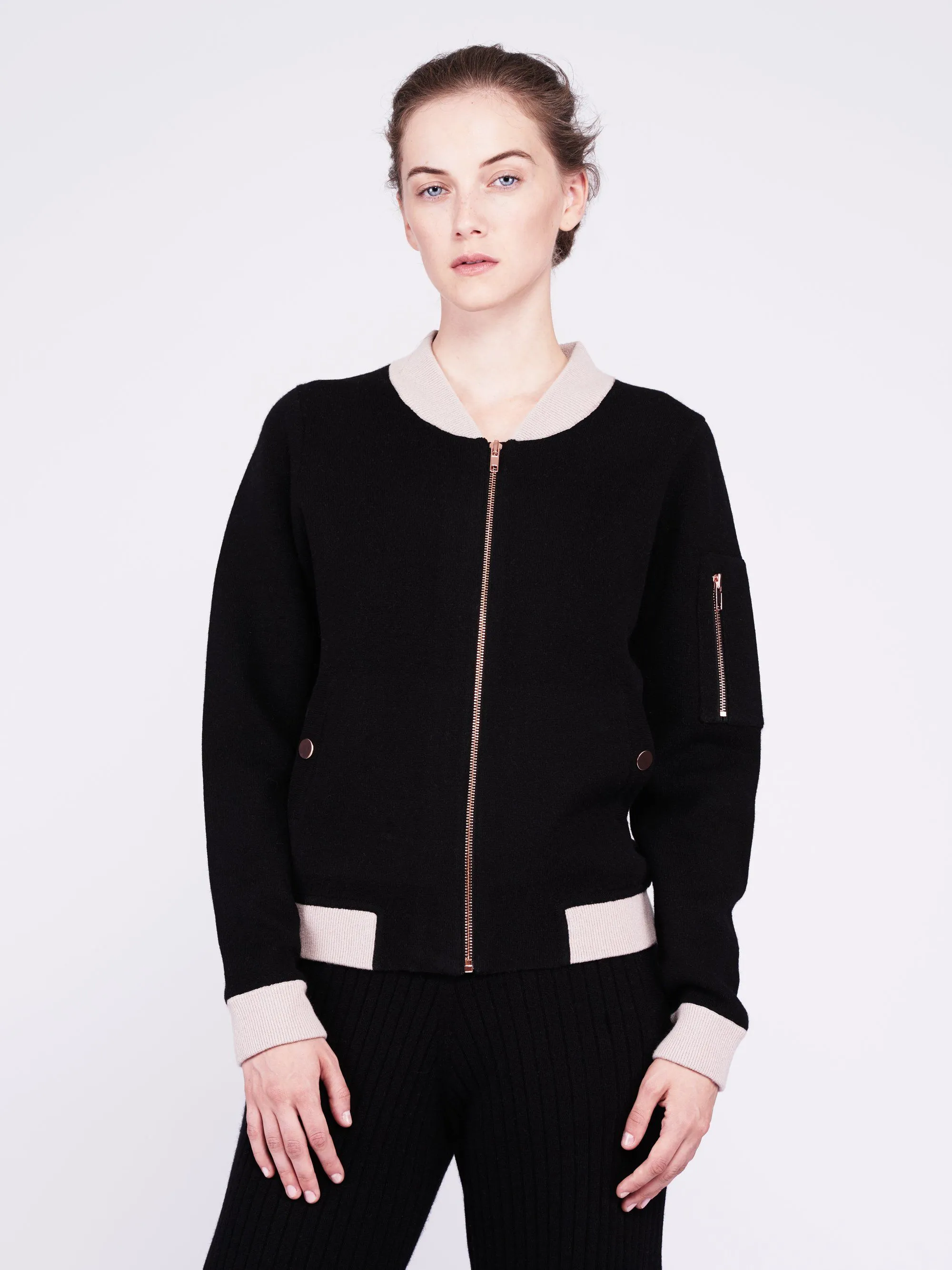 Globe-Trotter Two-Tone Cashmere Bomber - Black x Dusty Pink