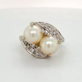 Pearl and Diamond Bypass Ring Toi et Moi in 14K White Gold Vintage Circa 1960